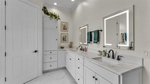 2542 CREWS LAKE HILLS LOOP S, Lakeland, FL 33813