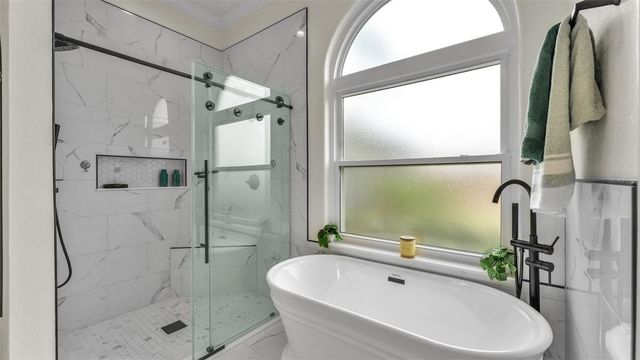 2542 CREWS LAKE HILLS LOOP S, Lakeland, FL 33813