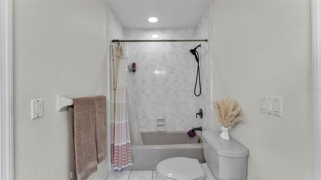 2542 CREWS LAKE HILLS LOOP S, Lakeland, FL 33813