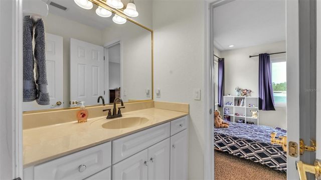 2542 CREWS LAKE HILLS LOOP S, Lakeland, FL 33813