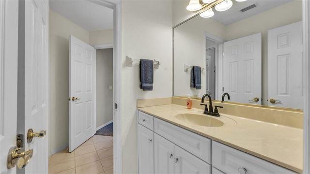 2542 CREWS LAKE HILLS LOOP S, Lakeland, FL 33813