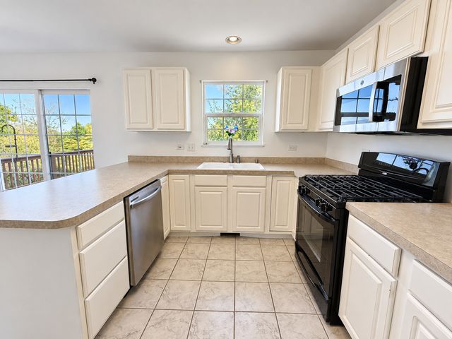 533 Treasure Drive, Oswego, IL 60543