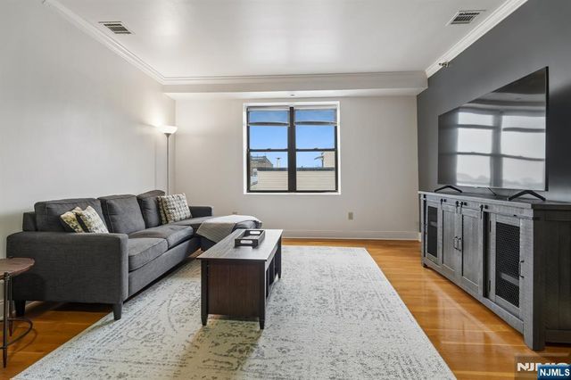85 Broadway 3C, Jersey City, NJ 07306