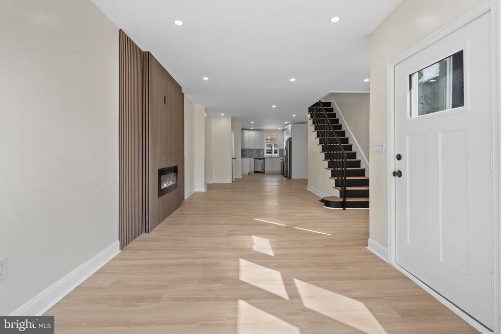 581 ALCOTT ST, PHILADELPHIA, PA 19120 — photo 3