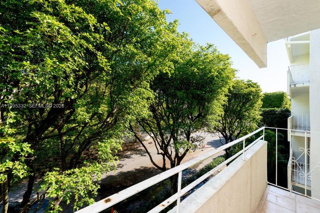 5838 SW 74th Ter 314, South Miami, FL 33143