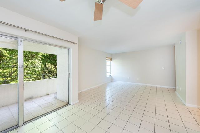 5838 SW 74th Ter 314, South Miami, FL 33143