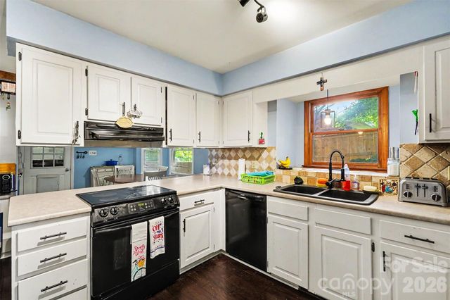 141 32nd Avenue NW, Hickory, NC 28601