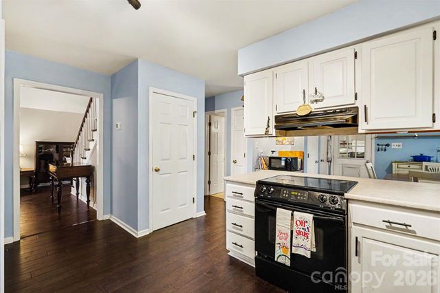 141 32nd Avenue NW, Hickory, NC 28601
