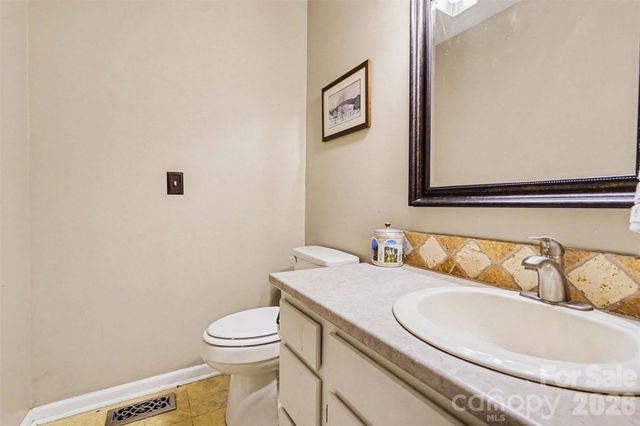 141 32nd Avenue NW, Hickory, NC 28601