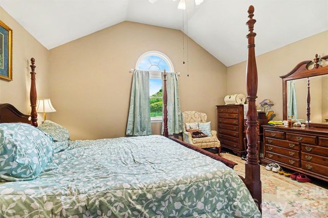141 32nd Avenue NW, Hickory, NC 28601