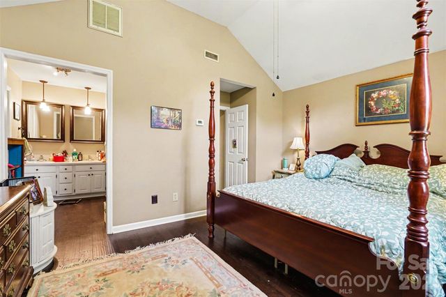 141 32nd Avenue NW, Hickory, NC 28601