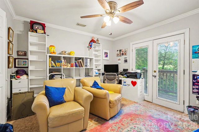 141 32nd Avenue NW, Hickory, NC 28601
