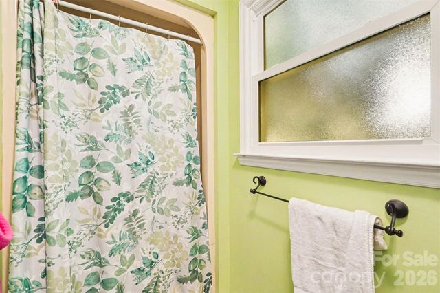 141 32nd Avenue NW, Hickory, NC 28601