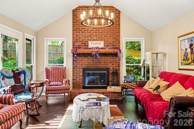 141 32nd Avenue NW, Hickory, NC 28601