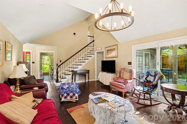 141 32nd Avenue NW, Hickory, NC 28601