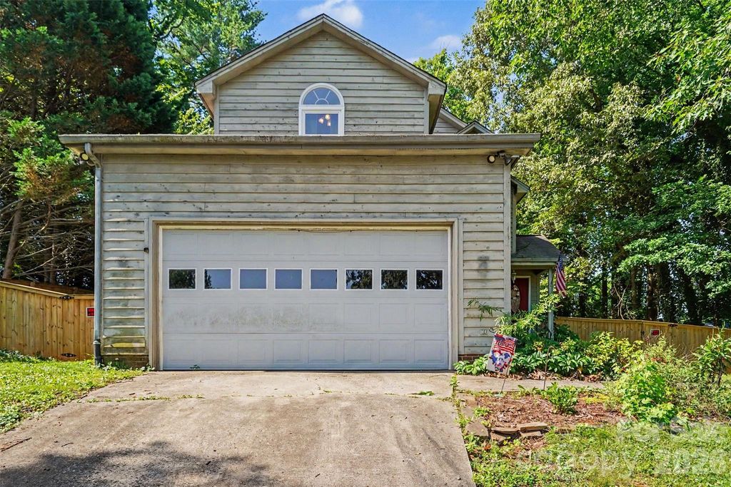 141 32nd Avenue NW, Hickory, NC 28601