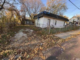 2414 NE MONROE Street, Peoria, IL 61603