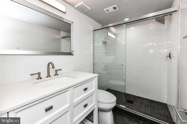2432 S CULPEPER ST, Arlington, VA 22206