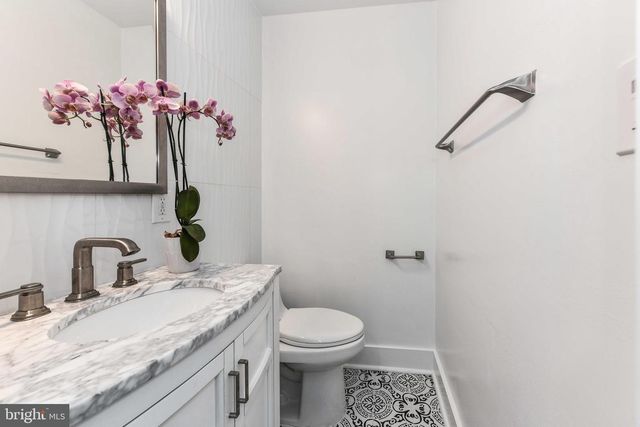 2432 S CULPEPER ST, Arlington, VA 22206