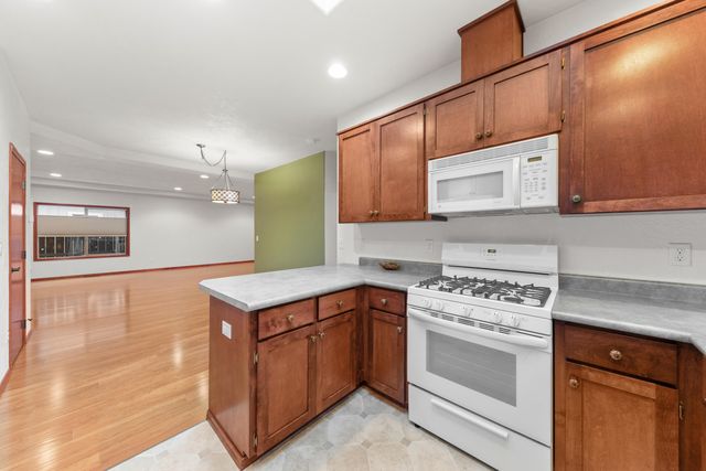 827 Isherwood Drive, Central Point, OR 97502