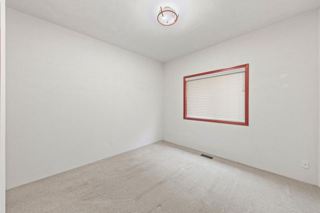 827 Isherwood Drive, Central Point, OR 97502