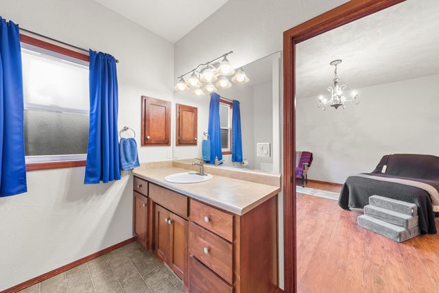 827 Isherwood Drive, Central Point, OR 97502