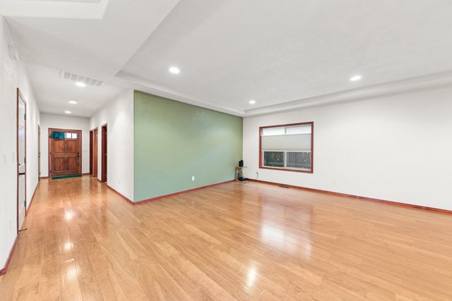 827 Isherwood Drive, Central Point, OR 97502