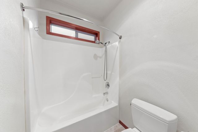 827 Isherwood Drive, Central Point, OR 97502