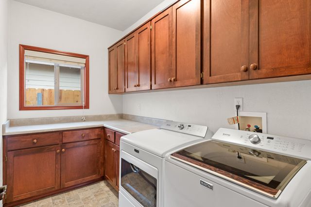 827 Isherwood Drive, Central Point, OR 97502