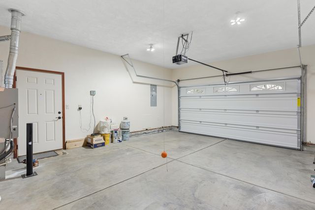 827 Isherwood Drive, Central Point, OR 97502