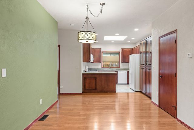 827 Isherwood Drive, Central Point, OR 97502