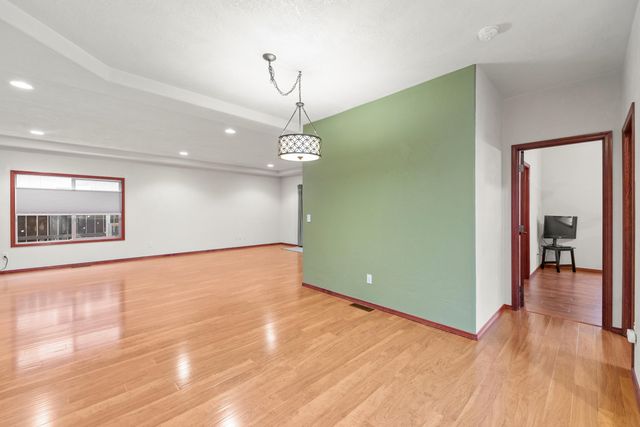 827 Isherwood Drive, Central Point, OR 97502