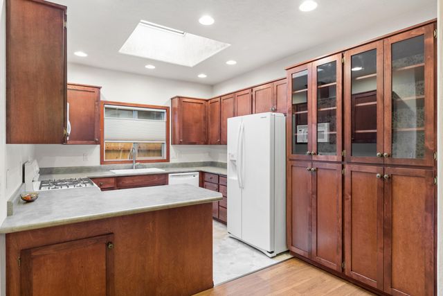 827 Isherwood Drive, Central Point, OR 97502