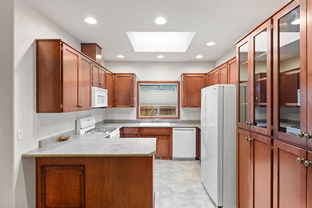 827 Isherwood Drive, Central Point, OR 97502