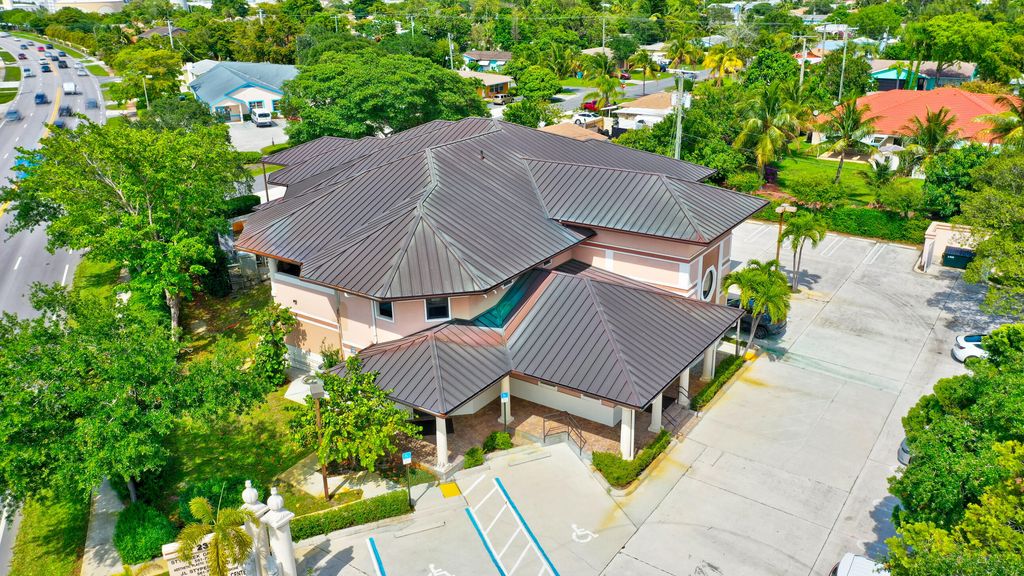 Image 1 of property listing at 2314 S Seacrest Boulevard, Boynton Beach, FL 33435