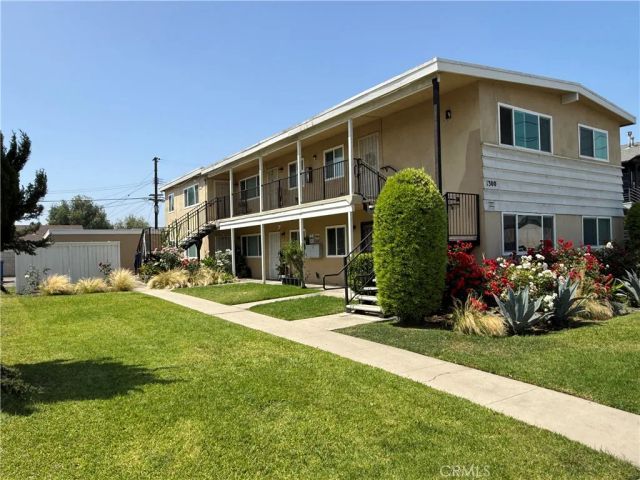 1300 W Valencia, Fullerton, CA 92833