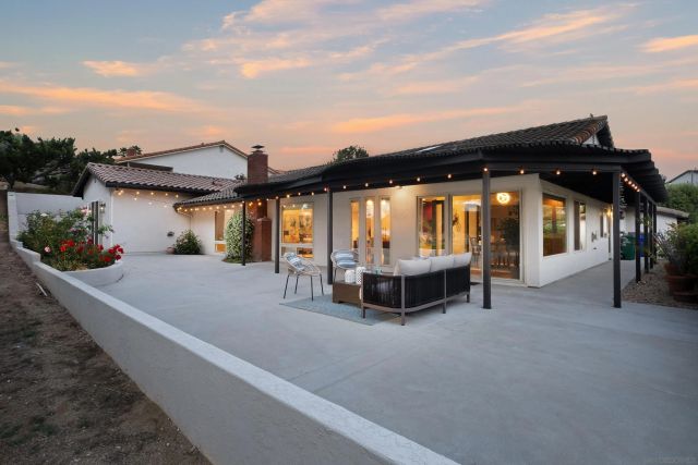17976 Sencillo Lane, San Diego, CA 92128