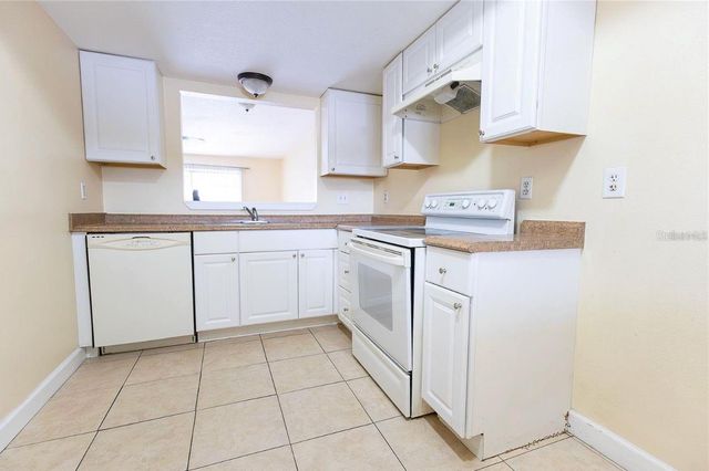 6332 NEWTOWN CIRCLE 32B2, Tampa, FL 33615