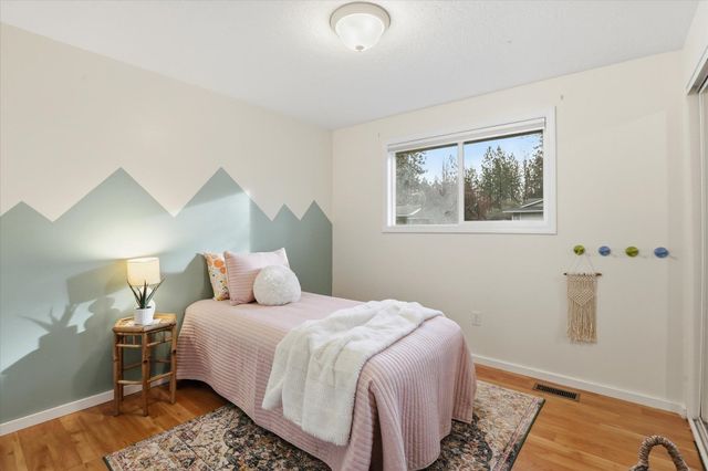 711 E Bedivere Dr, Spokane, WA 99218