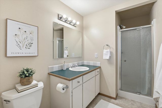 711 E Bedivere Dr, Spokane, WA 99218