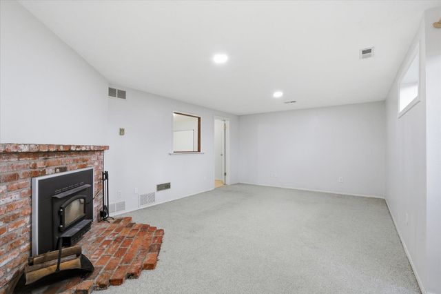 711 E Bedivere Dr, Spokane, WA 99218