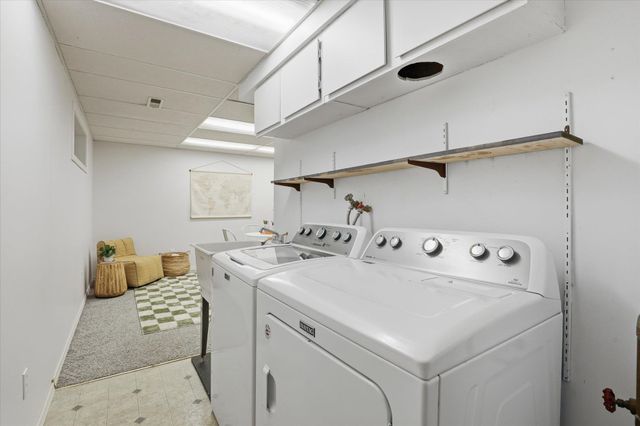 711 E Bedivere Dr, Spokane, WA 99218