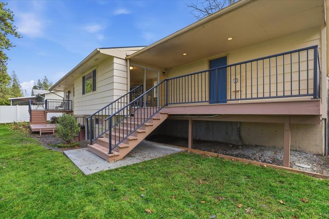 711 E Bedivere Dr, Spokane, WA 99218