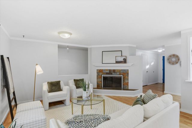 711 E Bedivere Dr, Spokane, WA 99218