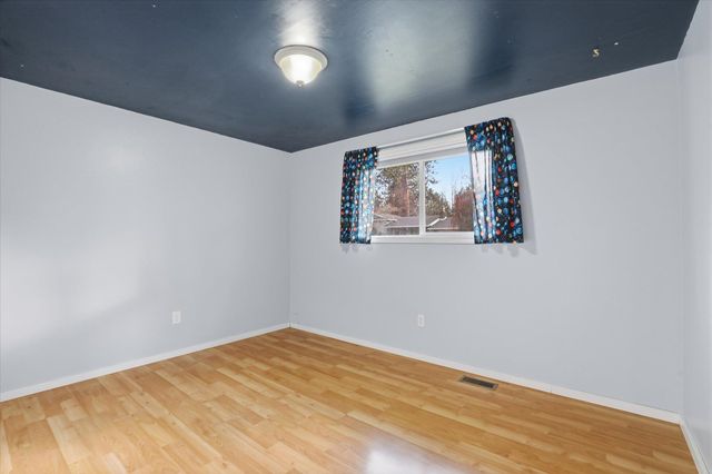 711 E Bedivere Dr, Spokane, WA 99218