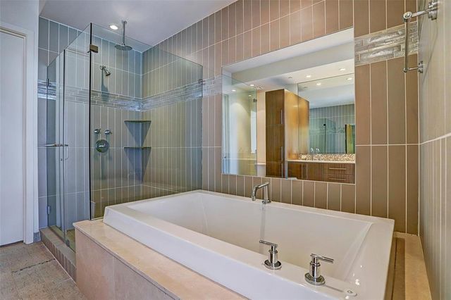 1600 Post Oak Boulevard 904, Houston, TX 77056