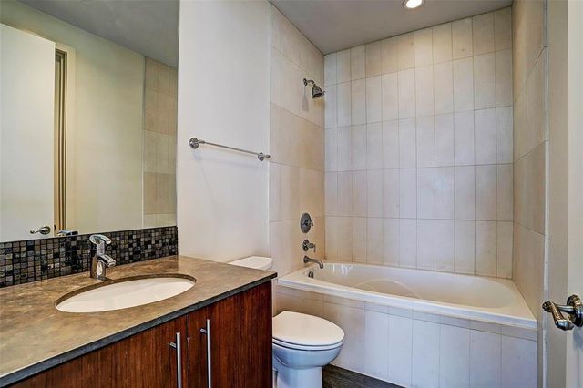 1600 Post Oak Boulevard 904, Houston, TX 77056