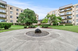 5840 W 104th Street 212, Oak Lawn, IL 60453