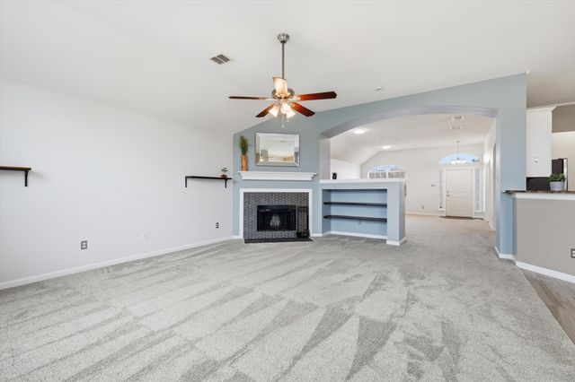 218 Quail Meadows Lane, Arlington, TX 76002