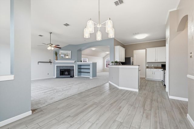 218 Quail Meadows Lane, Arlington, TX 76002